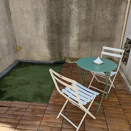 En Rez De Chaussee D'une Maison De Village