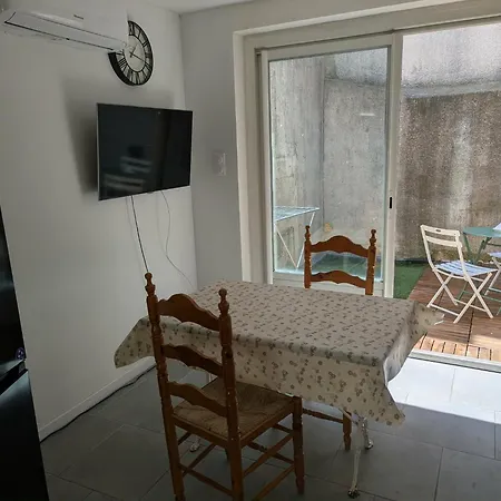 En Rez De Chaussée D'une Maison De Village * Saint-Just (Herault)